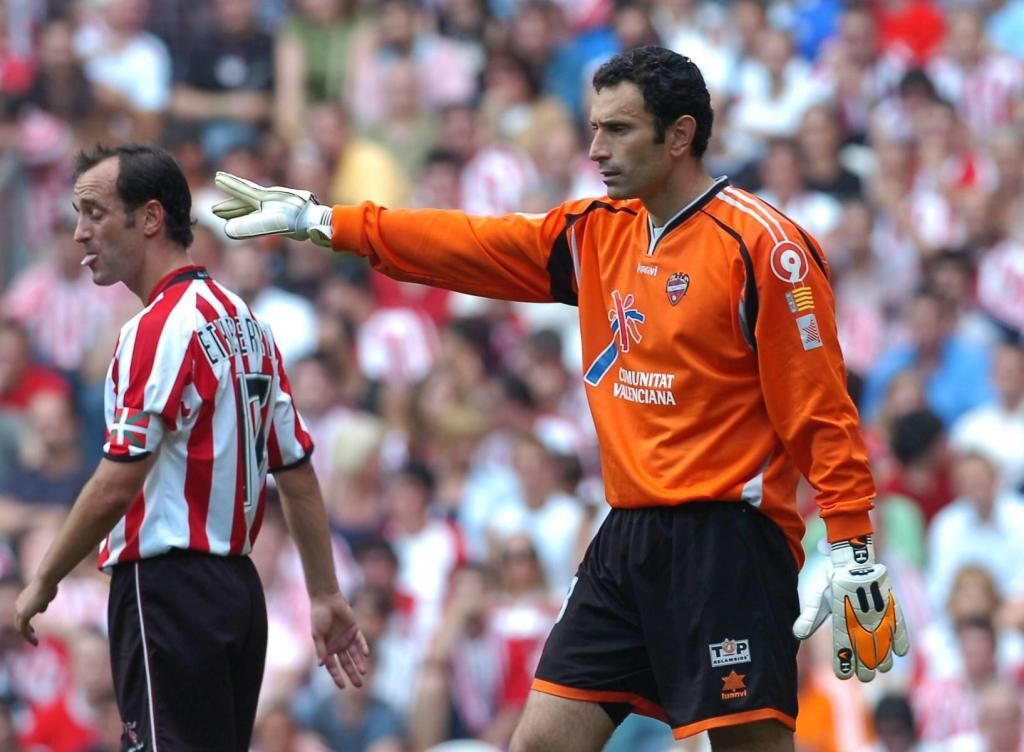 贝博直播关于里程碑夜瓦伦西亚外线爆发费耶诺德清晨止住颓势，现场解说直呼：国际比赛日瓦伦西亚主帅复盘的信息